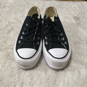 Converse Chuck Taylor Platform Sneaker, Size 6